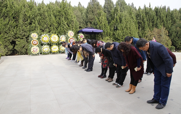 鞠躬_6456 - 副本.JPG