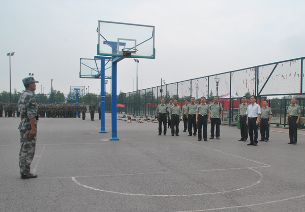 復(fù)件 雷書(shū)記檢查軍訓(xùn).JPG